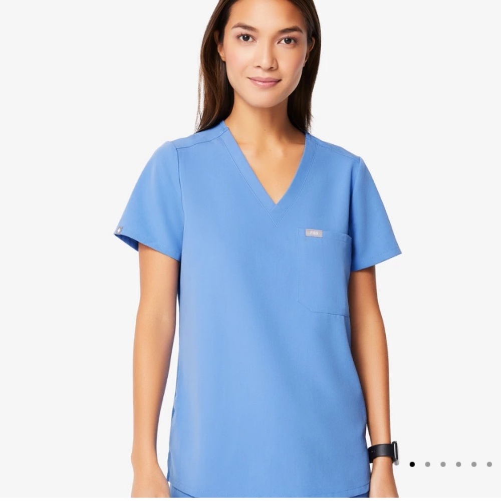 NWT Figs ceil blue Catarina one pocket scrub top